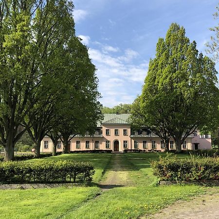 Dworek Bielin Buitenkant foto