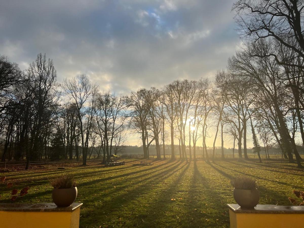 Dworek Bielin Buitenkant foto