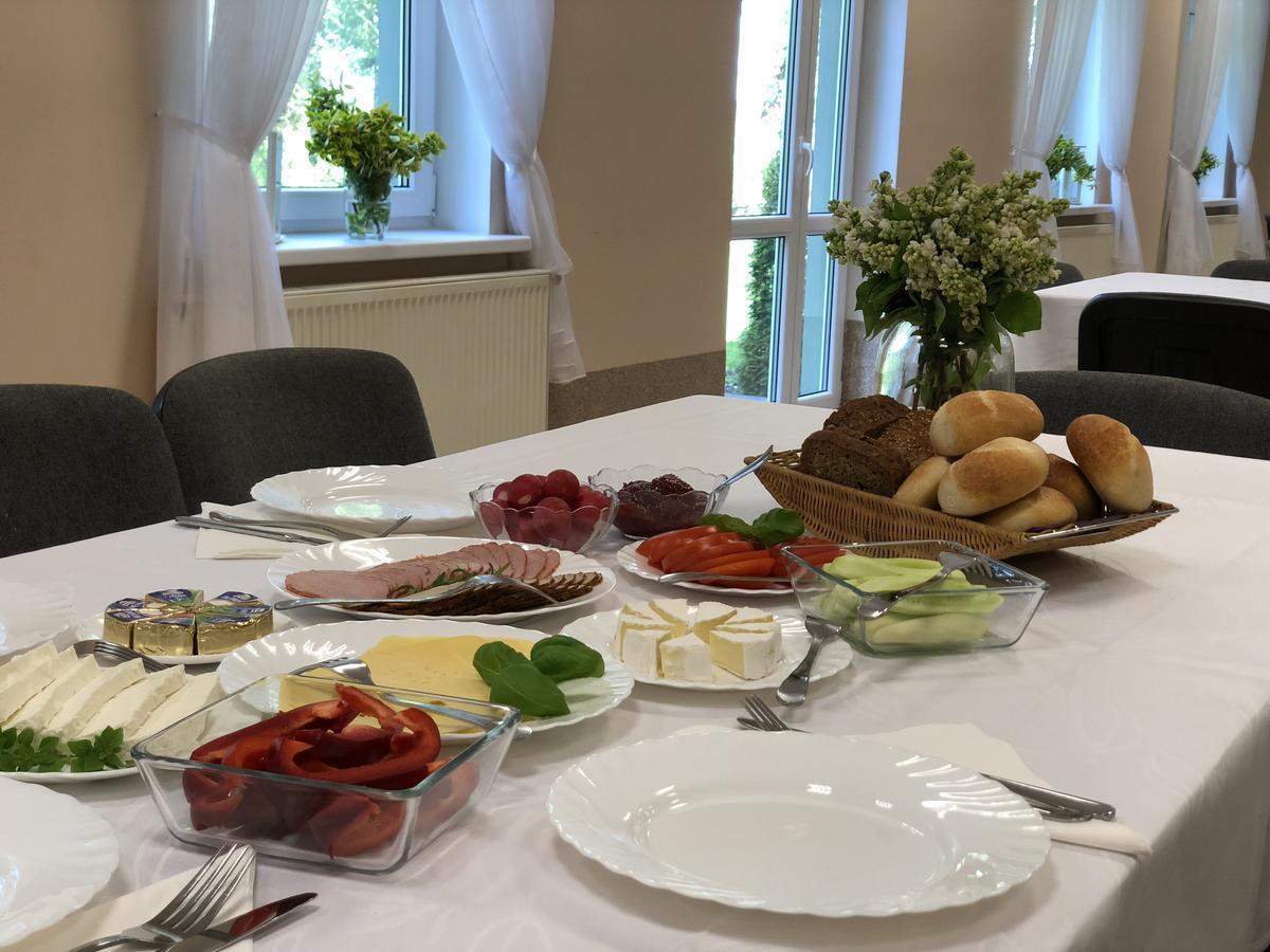 Dworek Bielin Buitenkant foto