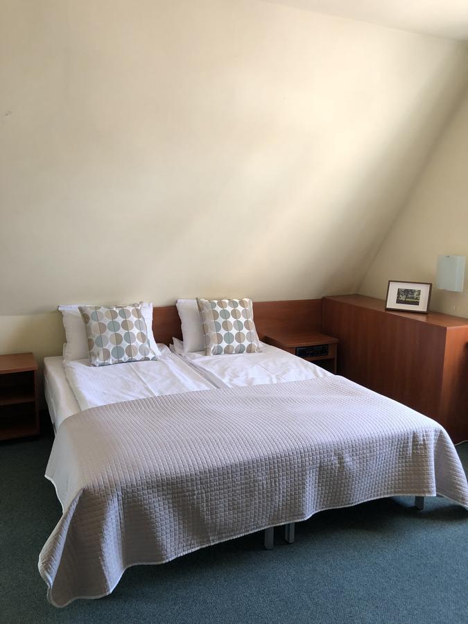 Dworek Bielin Buitenkant foto
